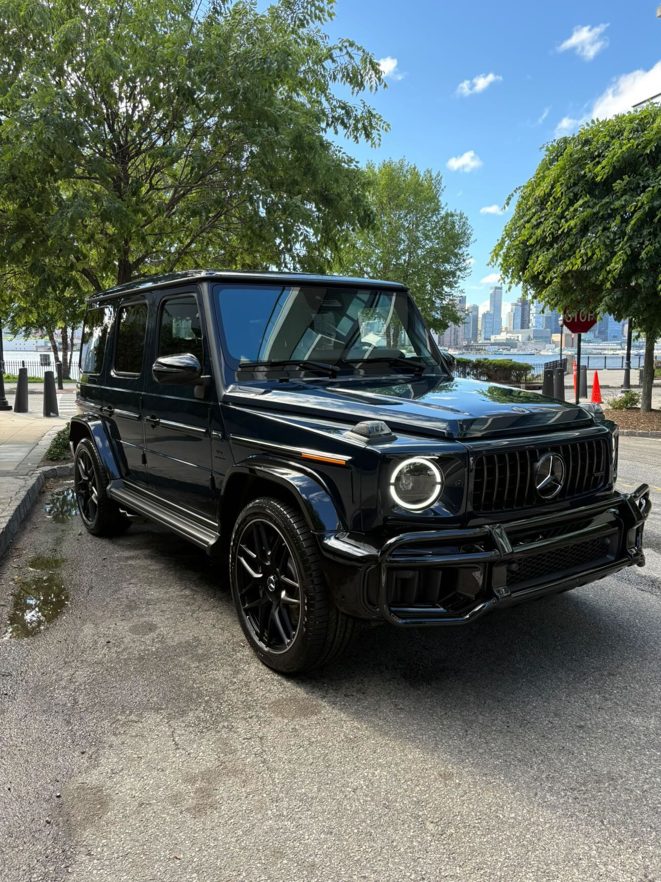 Black Mercedes-AMG G63 finished with deep gloss on Hudson waterfront